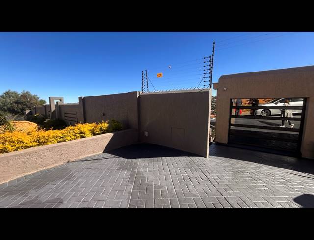 4 BEDROOM HOUSE FOR SALE IN BASSONIA